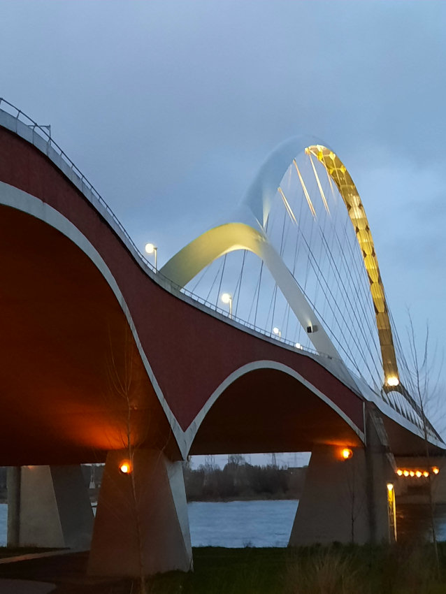 De Oversteek brug waal 20230109